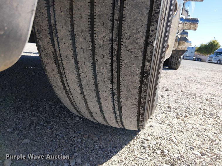 image for item EE5043 2020 Freightliner Cascadia semi truck