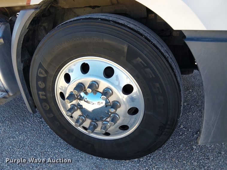 image for item EE5043 2020 Freightliner Cascadia semi truck