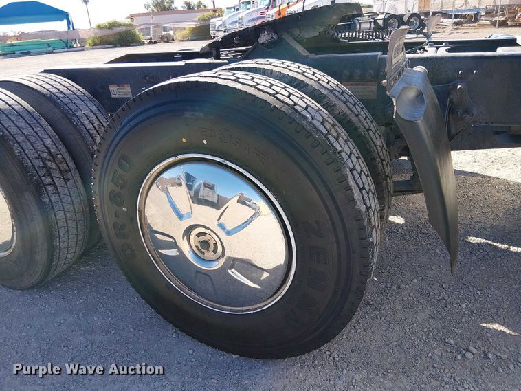 image for item EE5043 2020 Freightliner Cascadia semi truck