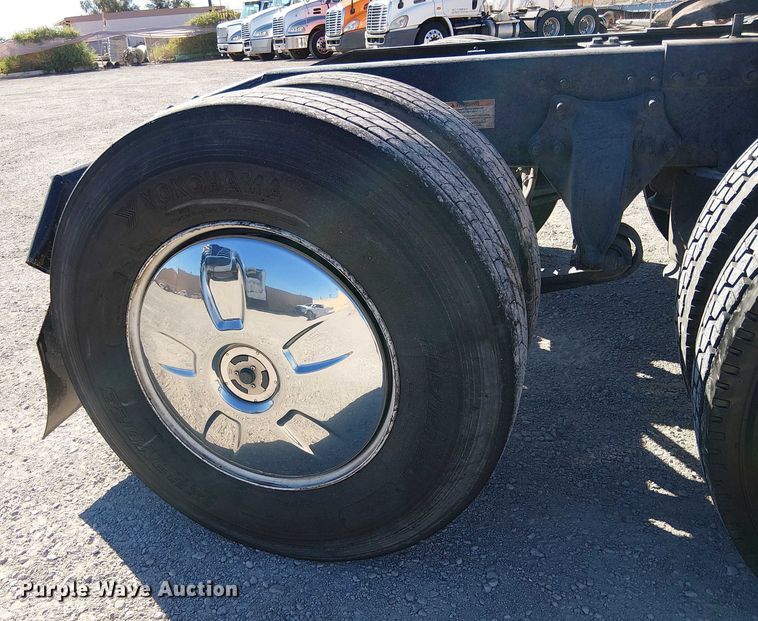 image for item EE5043 2020 Freightliner Cascadia semi truck