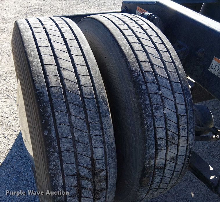 image for item EE5043 2020 Freightliner Cascadia semi truck