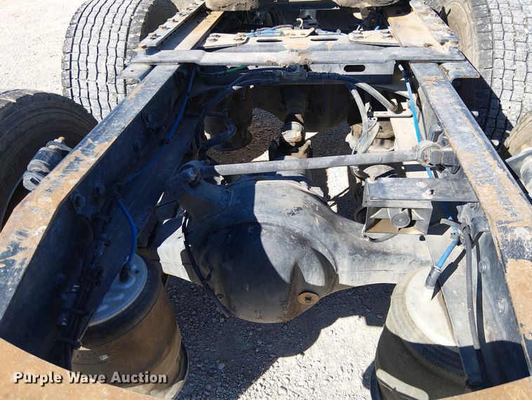 image for item EE5044 2016 Freightliner Cascadia semi truck