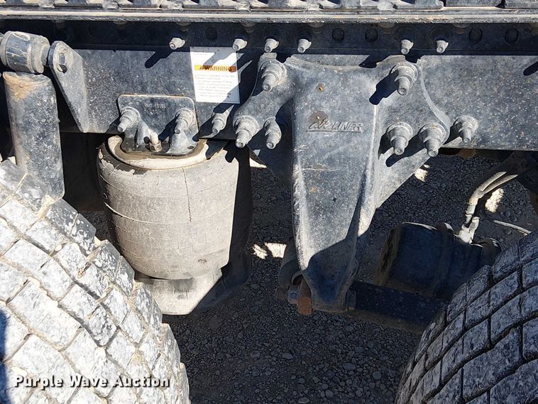 image for item EE5044 2016 Freightliner Cascadia semi truck