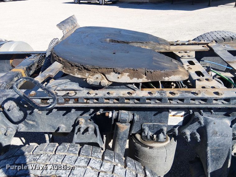 image for item EE5044 2016 Freightliner Cascadia semi truck