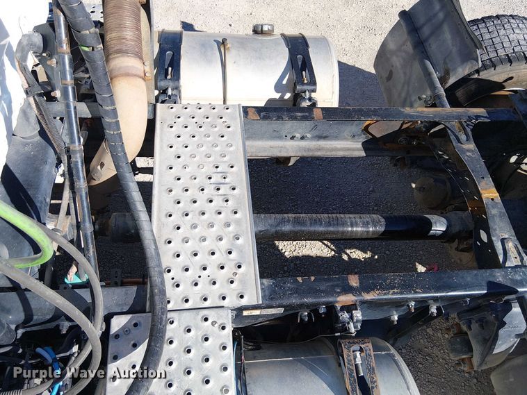 image for item EE5044 2016 Freightliner Cascadia semi truck