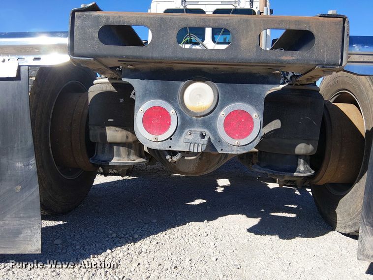 image for item EE5044 2016 Freightliner Cascadia semi truck