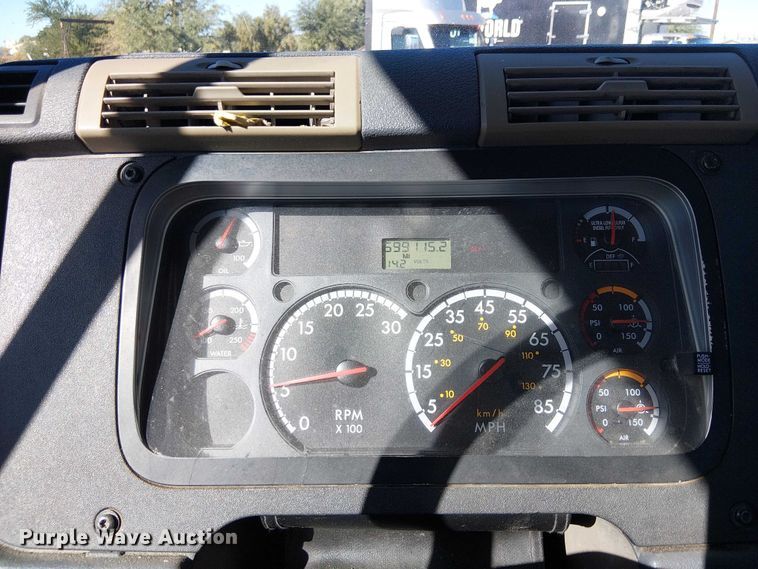 image for item EE5044 2016 Freightliner Cascadia semi truck