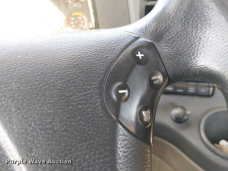 image for item EE5044 2016 Freightliner Cascadia semi truck