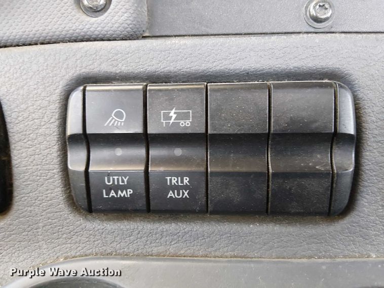 image for item EE5044 2016 Freightliner Cascadia semi truck