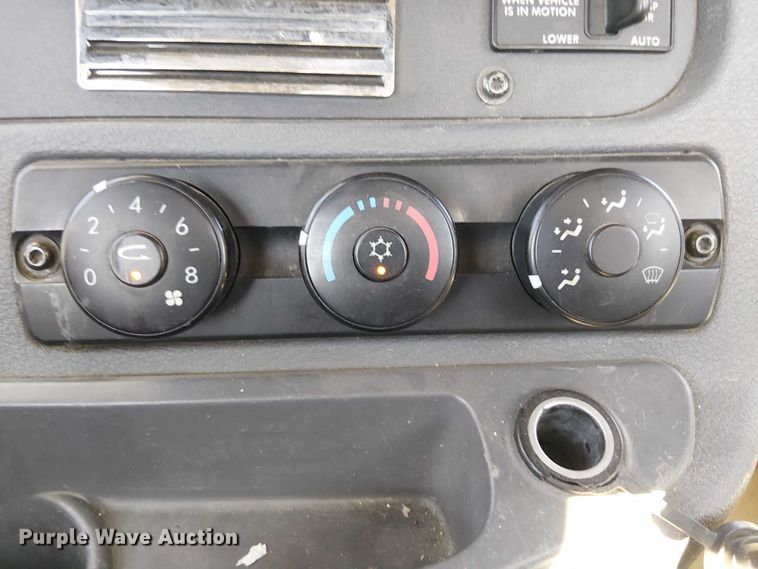 image for item EE5044 2016 Freightliner Cascadia semi truck