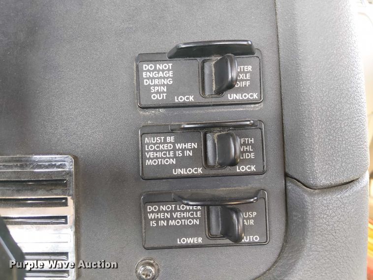 image for item EE5044 2016 Freightliner Cascadia semi truck