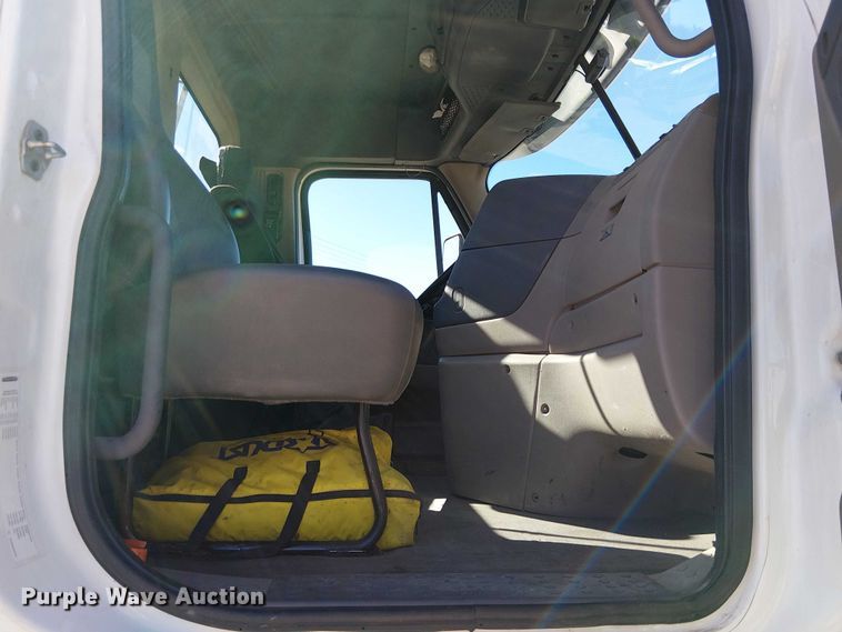 image for item EE5044 2016 Freightliner Cascadia semi truck