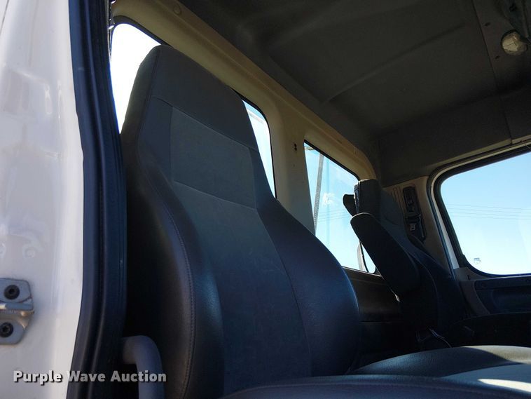 image for item EE5044 2016 Freightliner Cascadia semi truck