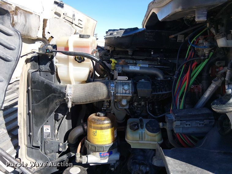 image for item EE5044 2016 Freightliner Cascadia semi truck