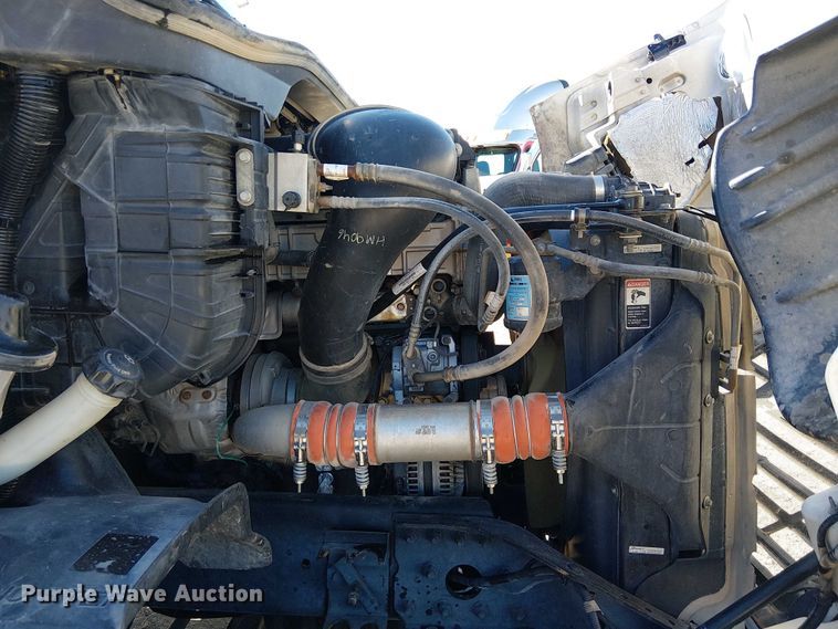 image for item EE5044 2016 Freightliner Cascadia semi truck