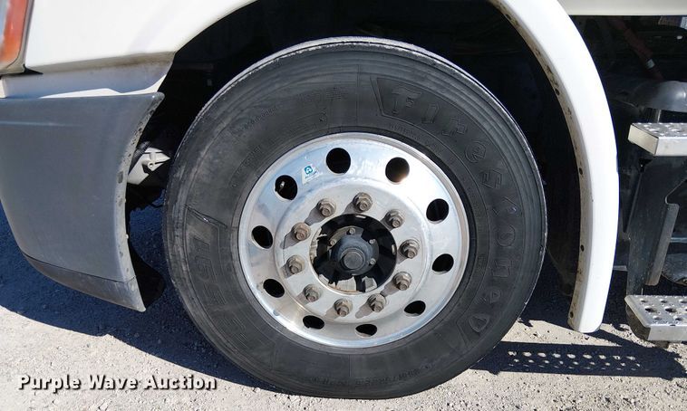 image for item EE5044 2016 Freightliner Cascadia semi truck