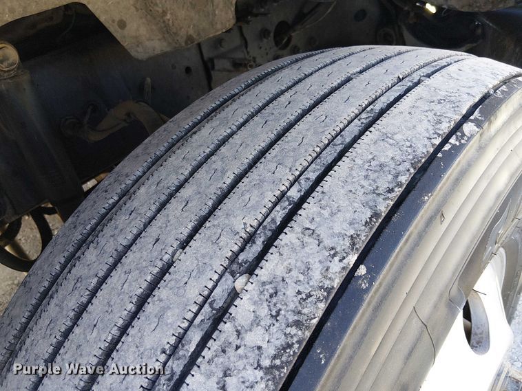 image for item EE5044 2016 Freightliner Cascadia semi truck