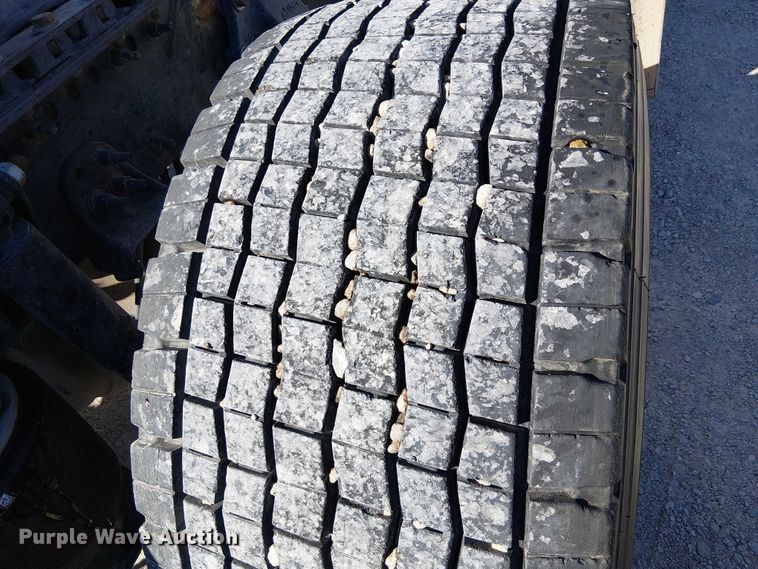 image for item EE5044 2016 Freightliner Cascadia semi truck