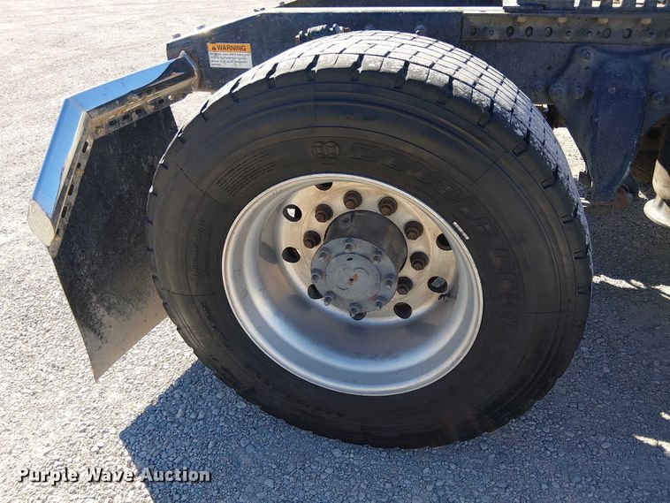 image for item EE5044 2016 Freightliner Cascadia semi truck