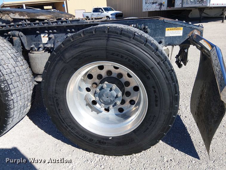 image for item EE5044 2016 Freightliner Cascadia semi truck