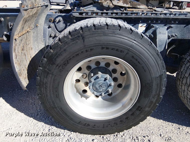 image for item EE5044 2016 Freightliner Cascadia semi truck