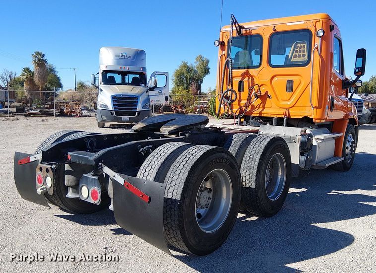 image for item EE5045 2012 Freightliner Cascadia semi truck