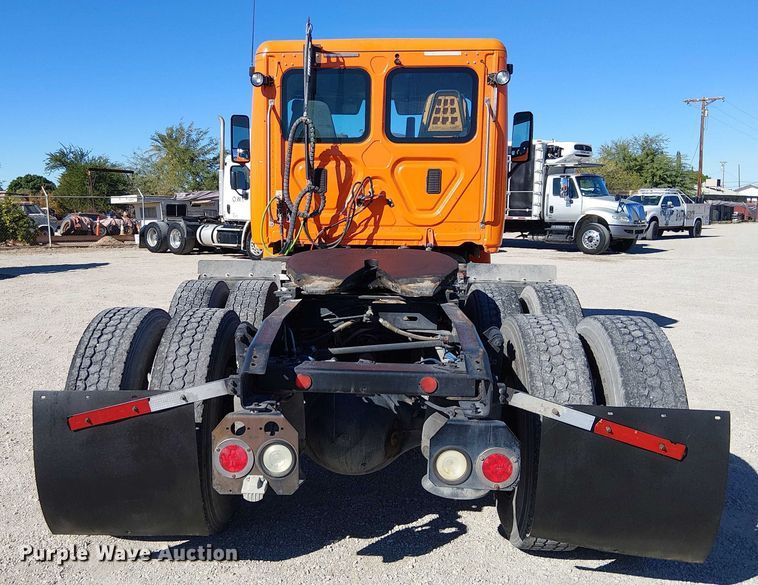 image for item EE5045 2012 Freightliner Cascadia semi truck