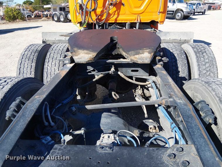 image for item EE5045 2012 Freightliner Cascadia semi truck