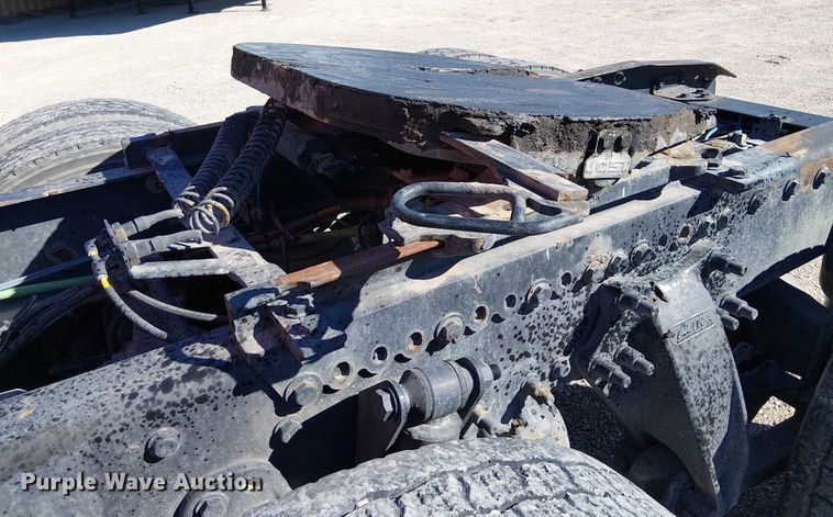 image for item EE5045 2012 Freightliner Cascadia semi truck