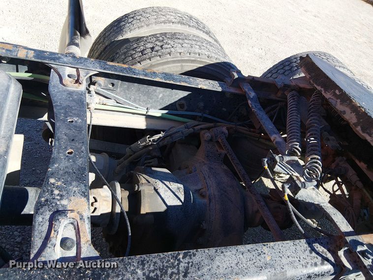 image for item EE5045 2012 Freightliner Cascadia semi truck