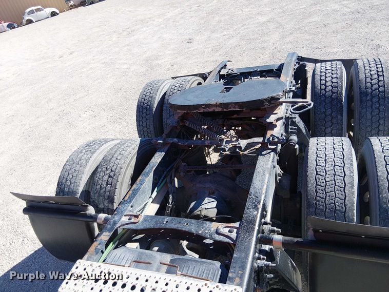 image for item EE5045 2012 Freightliner Cascadia semi truck