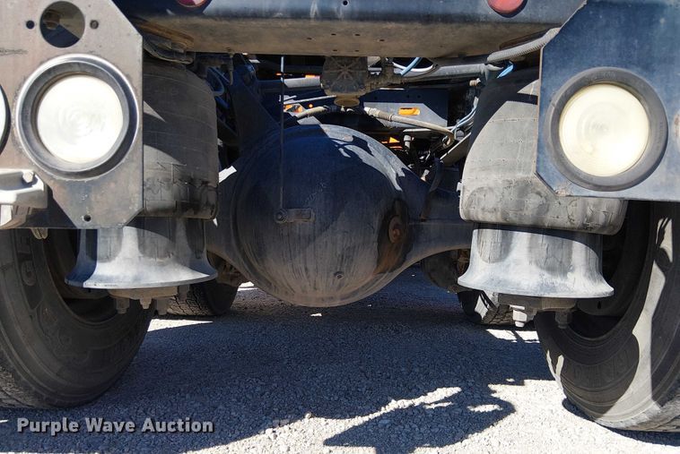 image for item EE5045 2012 Freightliner Cascadia semi truck