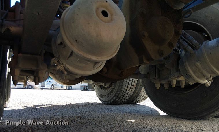 image for item EE5045 2012 Freightliner Cascadia semi truck