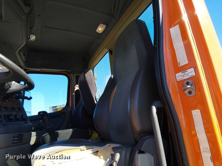 image for item EE5045 2012 Freightliner Cascadia semi truck