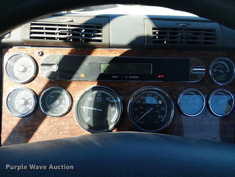 image for item EE5045 2012 Freightliner Cascadia semi truck