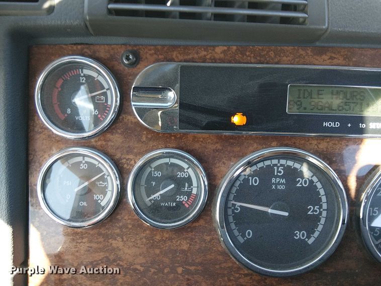 image for item EE5045 2012 Freightliner Cascadia semi truck