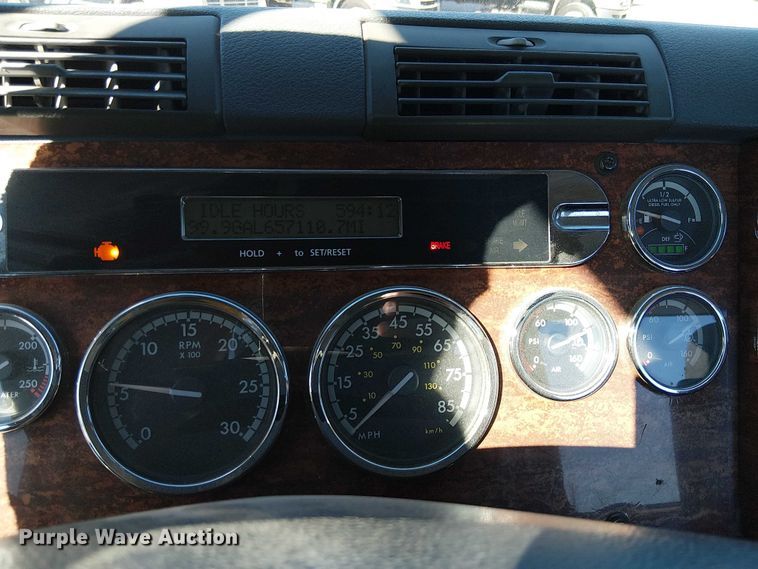 image for item EE5045 2012 Freightliner Cascadia semi truck