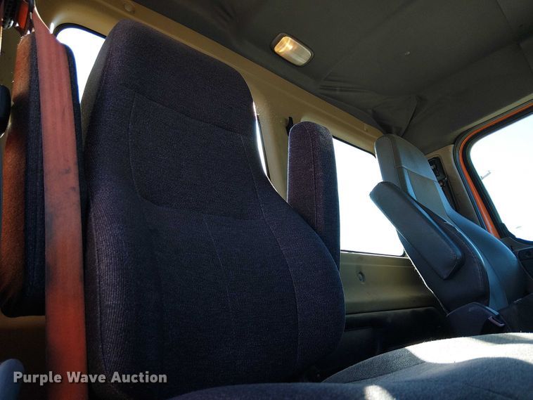 image for item EE5045 2012 Freightliner Cascadia semi truck