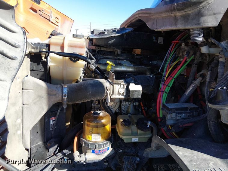 image for item EE5045 2012 Freightliner Cascadia semi truck