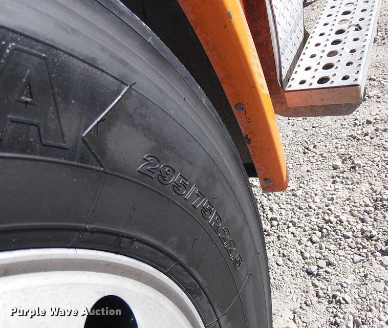 image for item EE5045 2012 Freightliner Cascadia semi truck