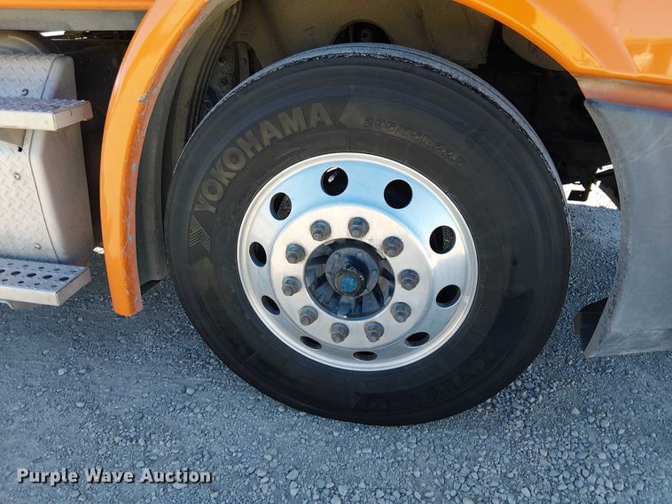 image for item EE5045 2012 Freightliner Cascadia semi truck