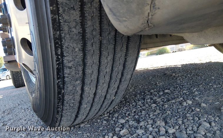 image for item EE5045 2012 Freightliner Cascadia semi truck