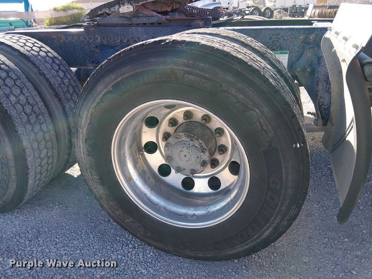 image for item EE5045 2012 Freightliner Cascadia semi truck