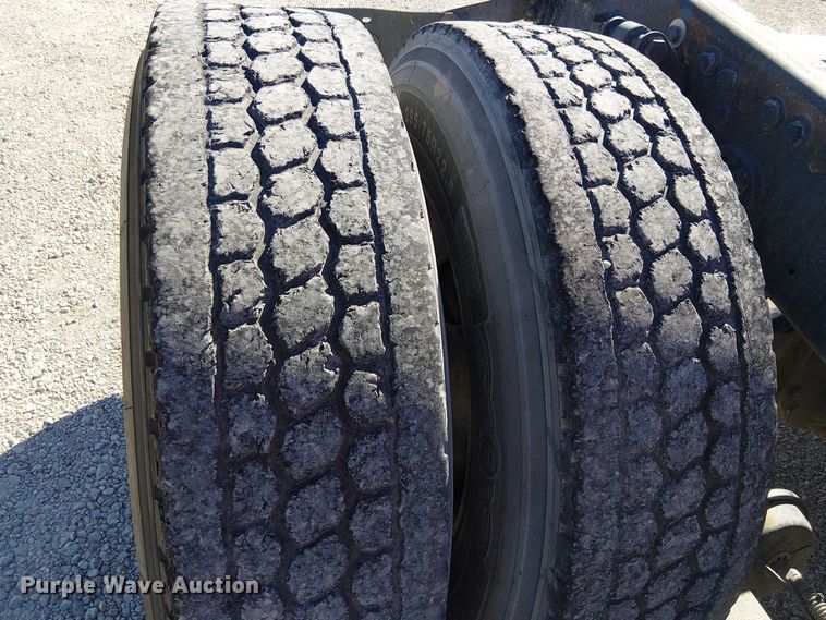 image for item EE5045 2012 Freightliner Cascadia semi truck