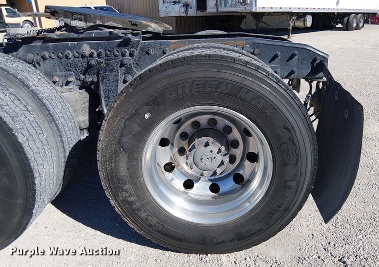 image for item EE5045 2012 Freightliner Cascadia semi truck