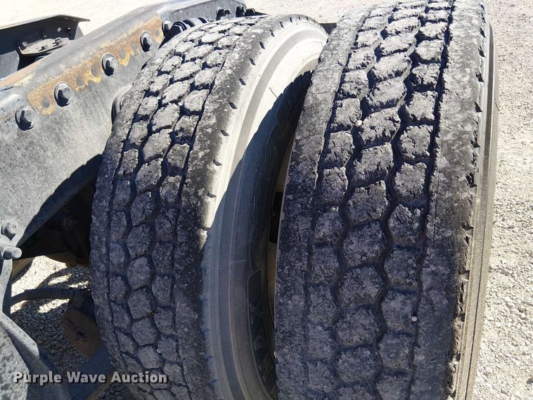 image for item EE5045 2012 Freightliner Cascadia semi truck