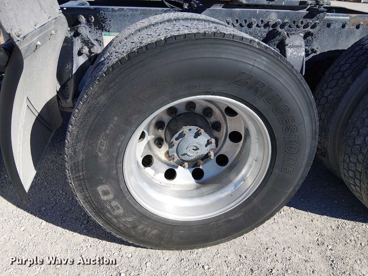 image for item EE5045 2012 Freightliner Cascadia semi truck