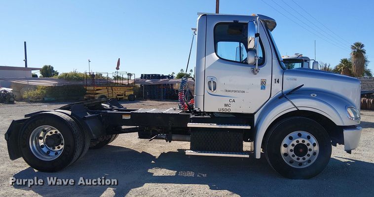 image for item EE5048 2011 Freightliner Business Class M2 semi truck