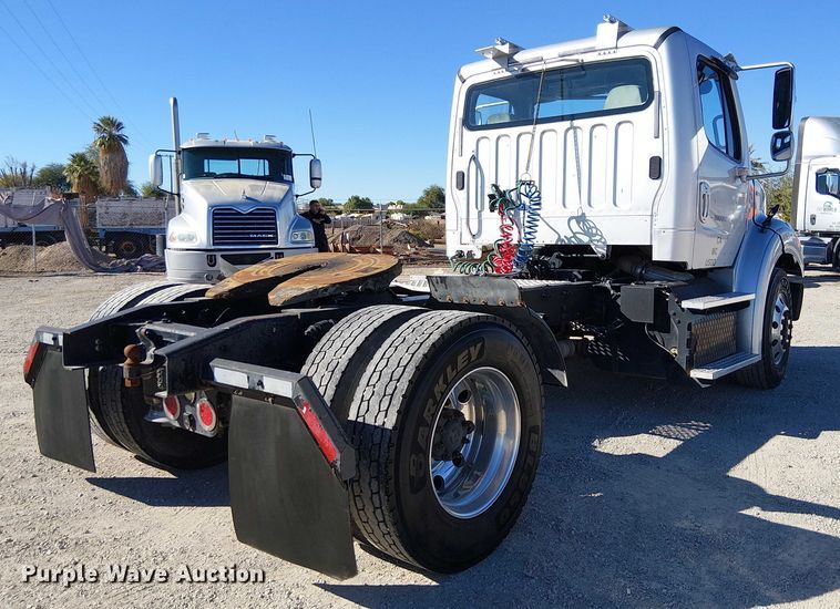 image for item EE5048 2011 Freightliner Business Class M2 semi truck