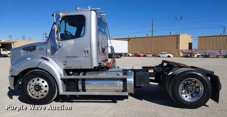 image for item EE5048 2011 Freightliner Business Class M2 semi truck